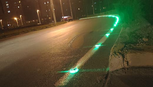 solar-road-studs-illuminate-roads