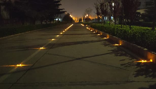 Solar road studs provide nighttime guidance